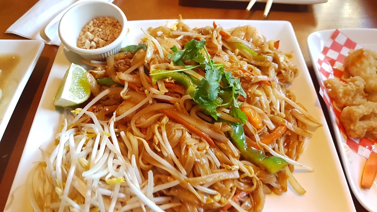 Combo 9 Chicken Pad Thai