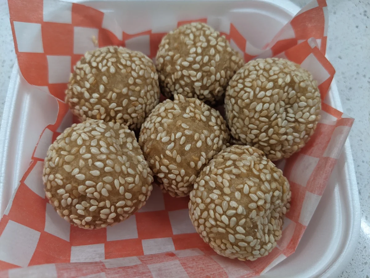 De 216 6's Sesame Ball Dessert