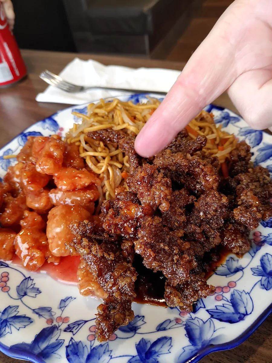 Ginger Beef Combo Chicken Chow Mein, Kitchen On The Ridge