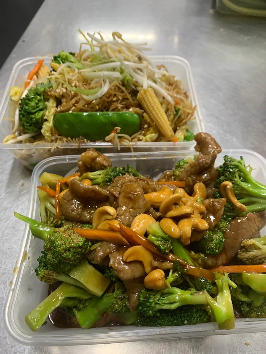 Beef & Broccoli in Oyster Sauce w Cashew Nuts, L'il Buddha Asian Cuisine