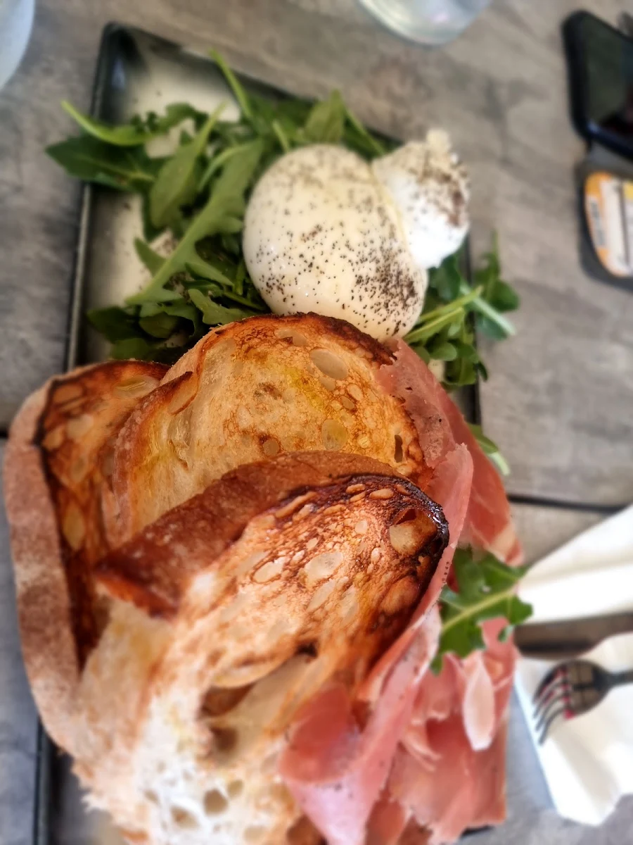 Burrata Salad