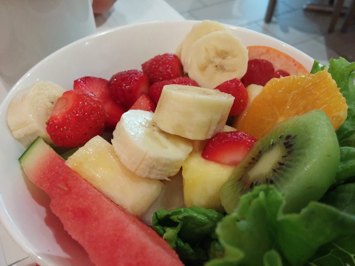 Crêpe fruits frais avec crème anglaise / Fresh Fruit Pancake with English Cream