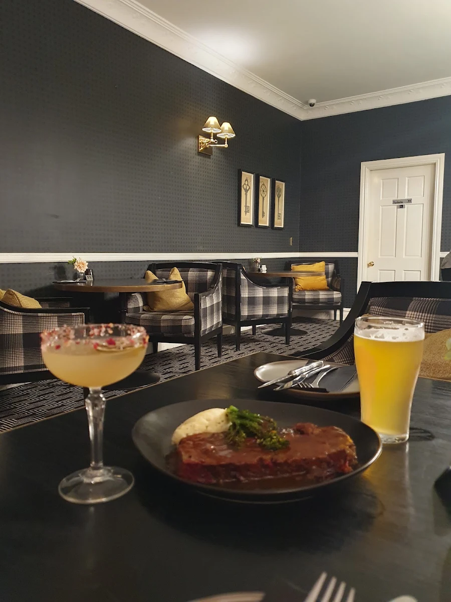 Highlights, Epoche Lounge Bar