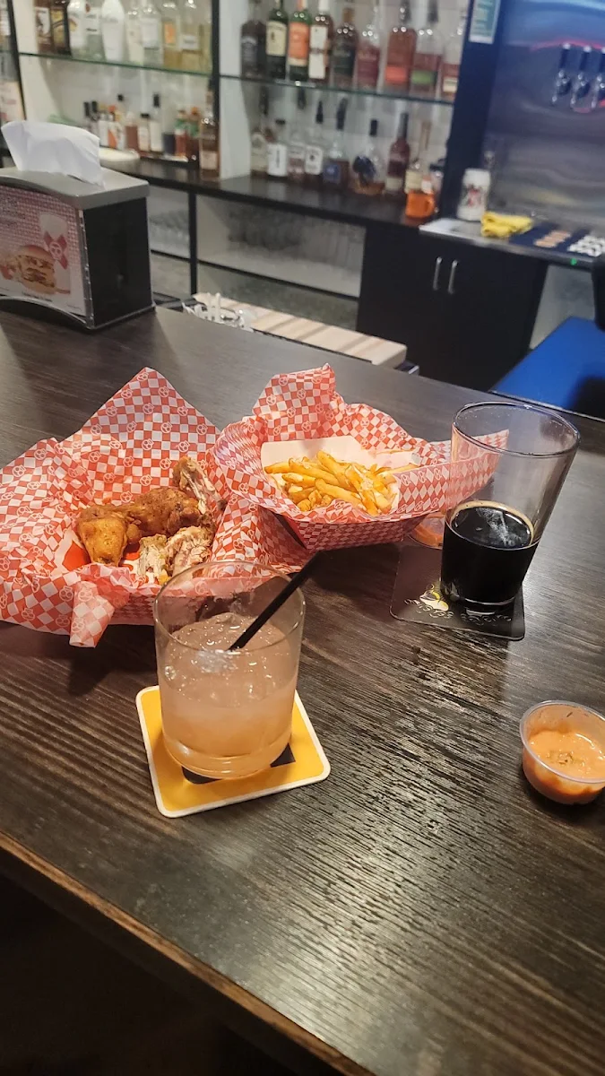Chicken Wings with Fries