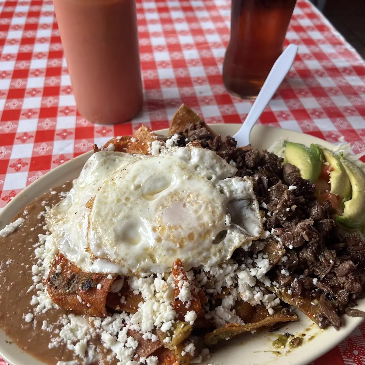 Chilaquiles Rojos Con Fajita