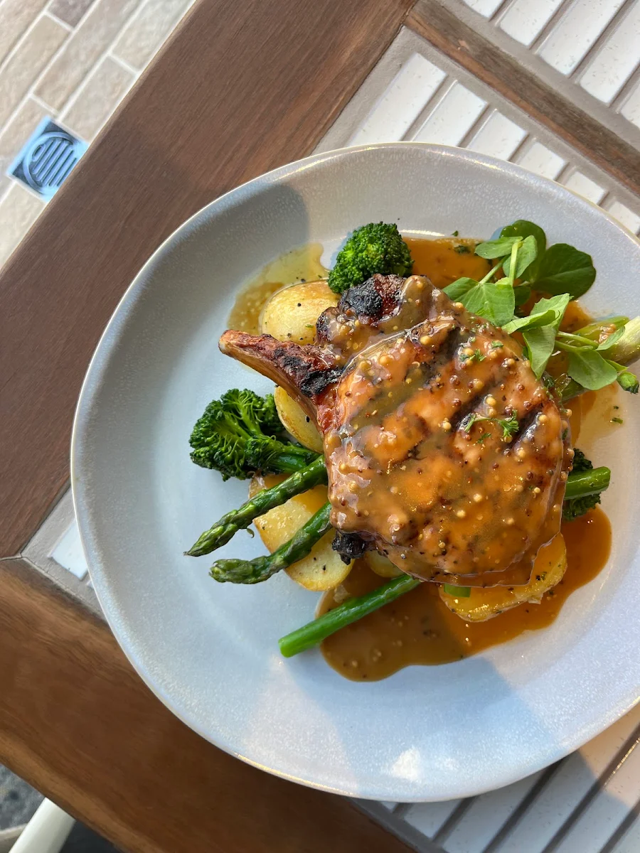 Highlights, Ollieo Restaurant