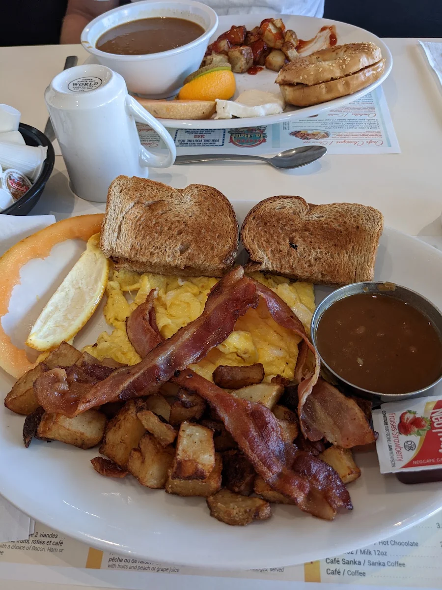 Breakfast Plate, Restaurants Pataterie La Belle Province