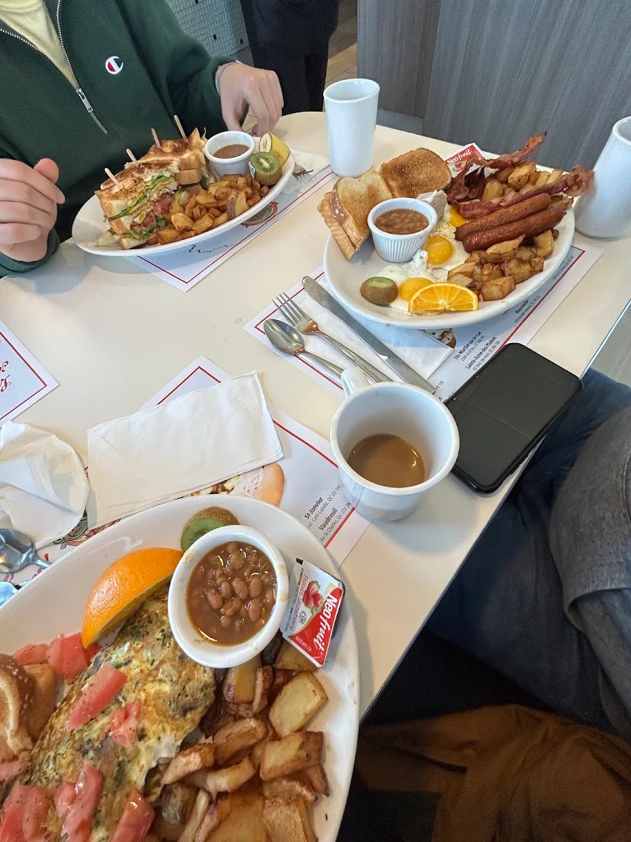 Highlights, Restaurants Pataterie La Belle Province