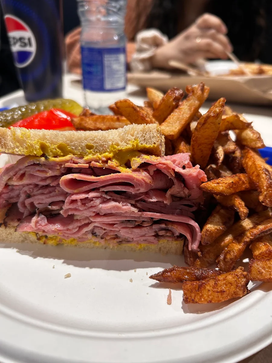 Highlights, Restaurants Pataterie La Belle Province