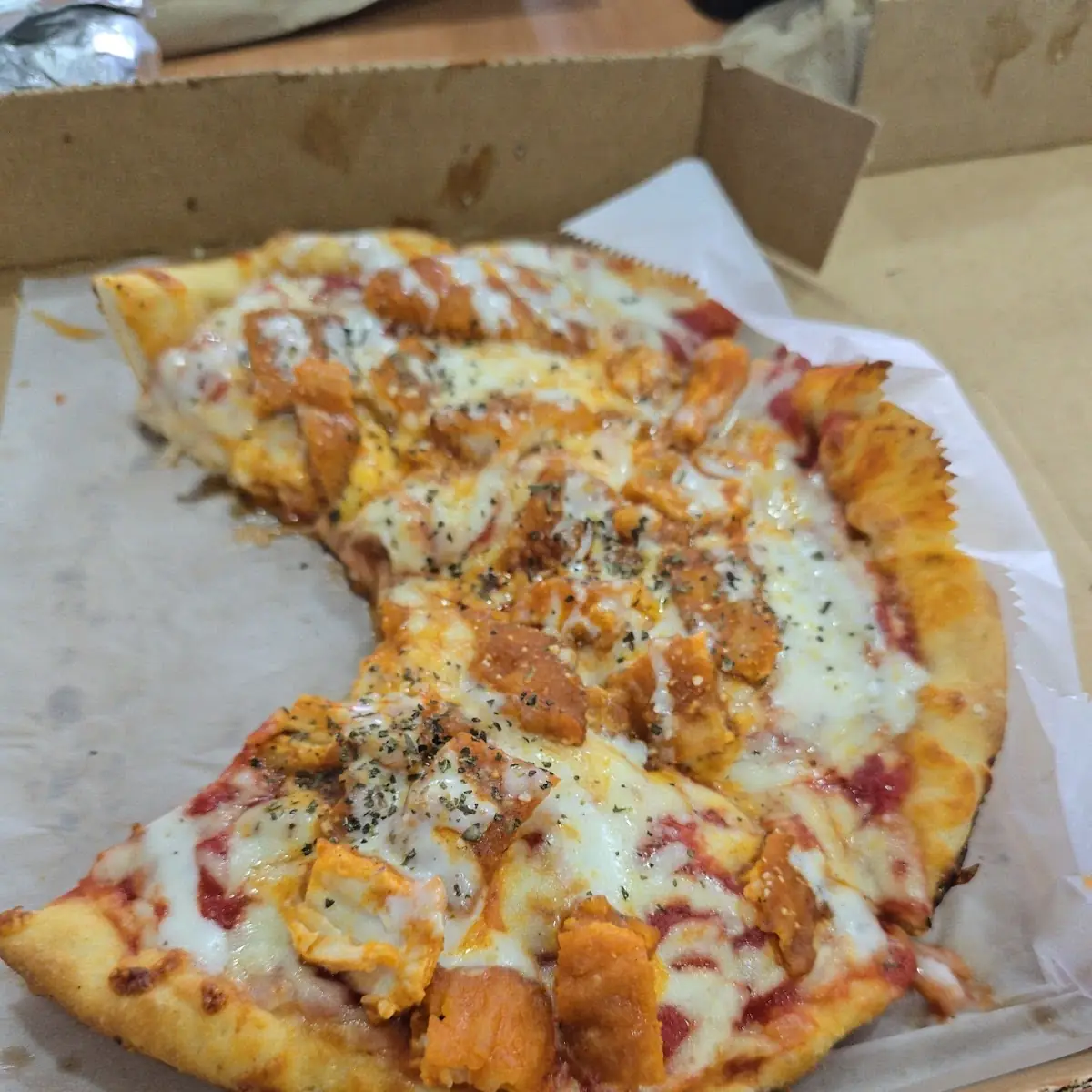 Buffalo Chicken Pizza 18"