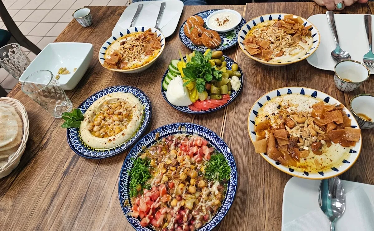 Fatte Dairy Free, Kamoun Restaurant مطعم كمون لافال (حلال)