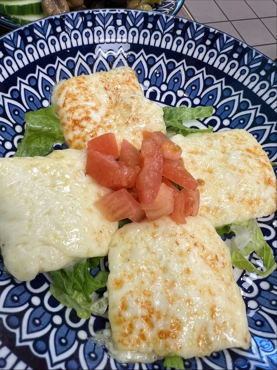 Halloumi, Kamoun Restaurant مطعم كمون لافال (حلال)