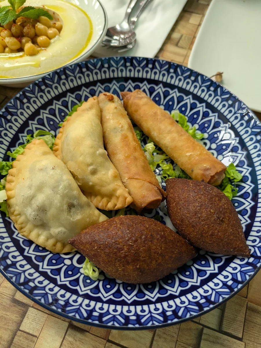 Highlights, Kamoun Restaurant مطعم كمون لافال (حلال)