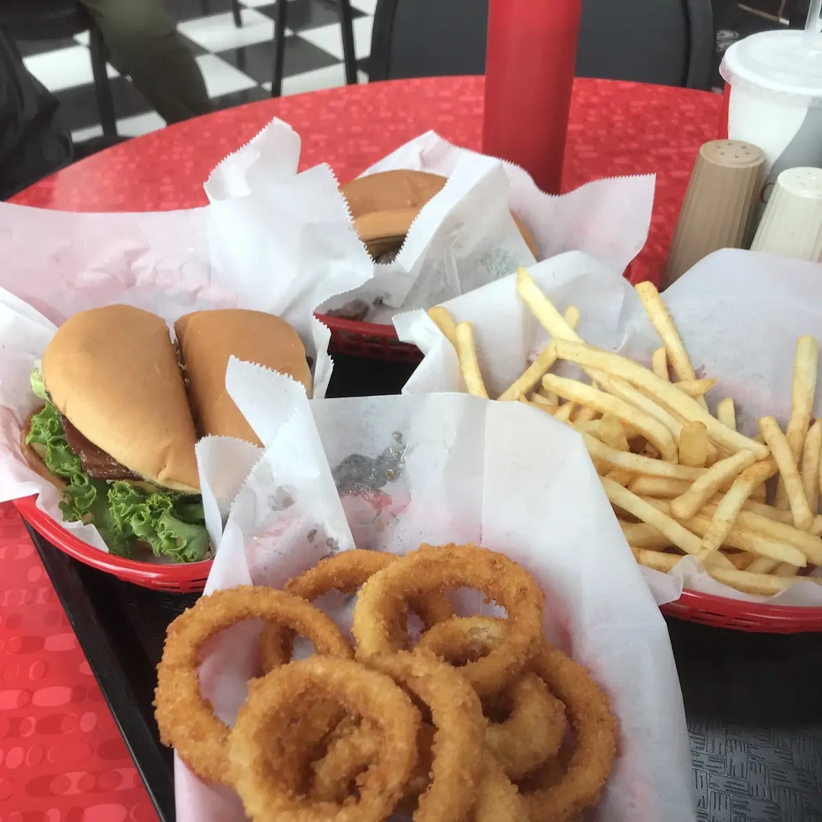 Cheeseburger with Fresh Onion Rings