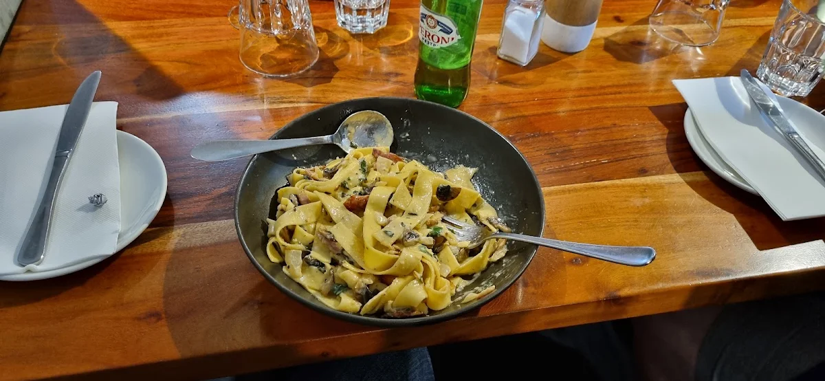 Carbonara, Milano's Restaurant and Pizzeria