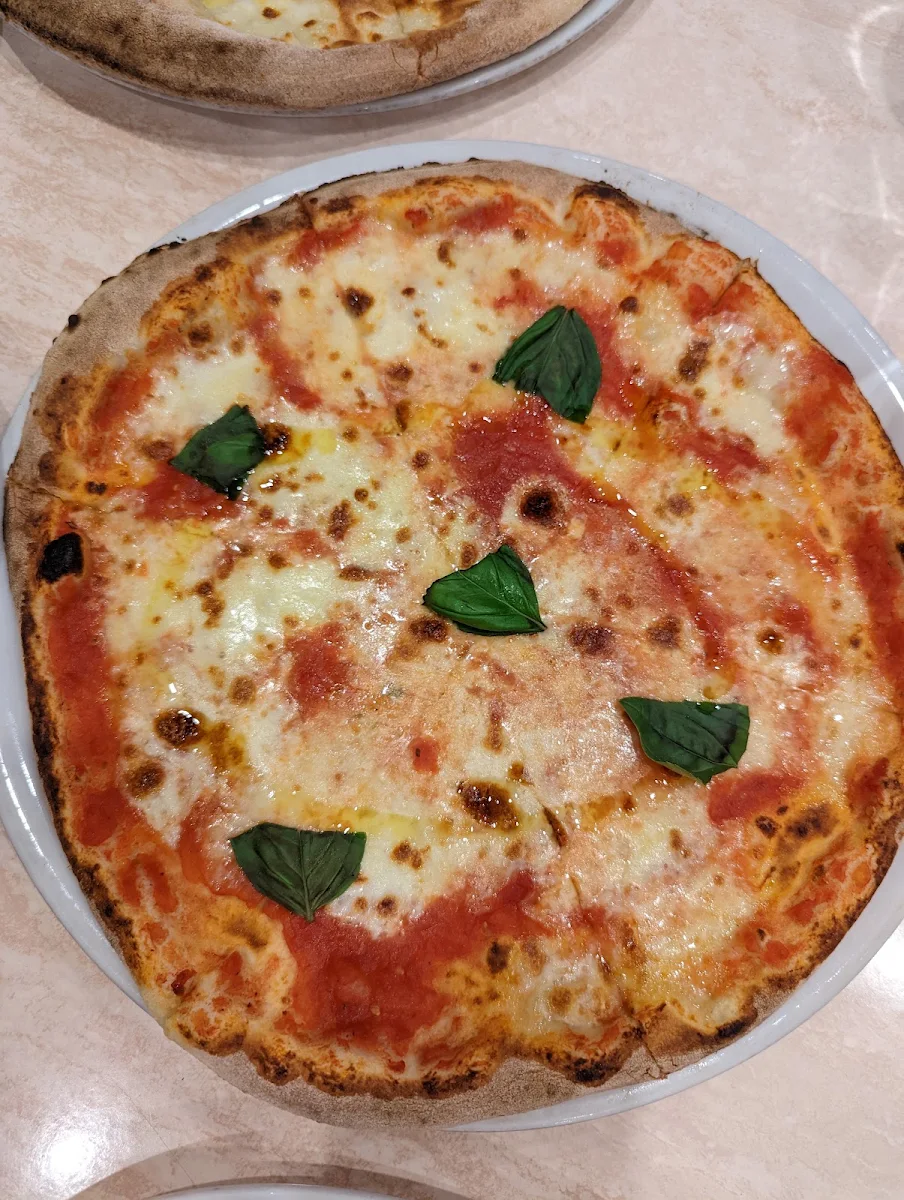 Margherita Pizza, Lupa Pizzeria