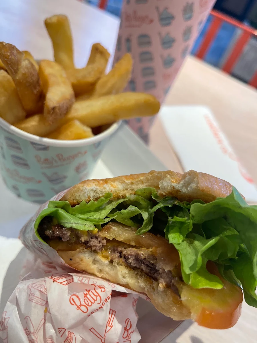 Highlights, Betty's Burgers