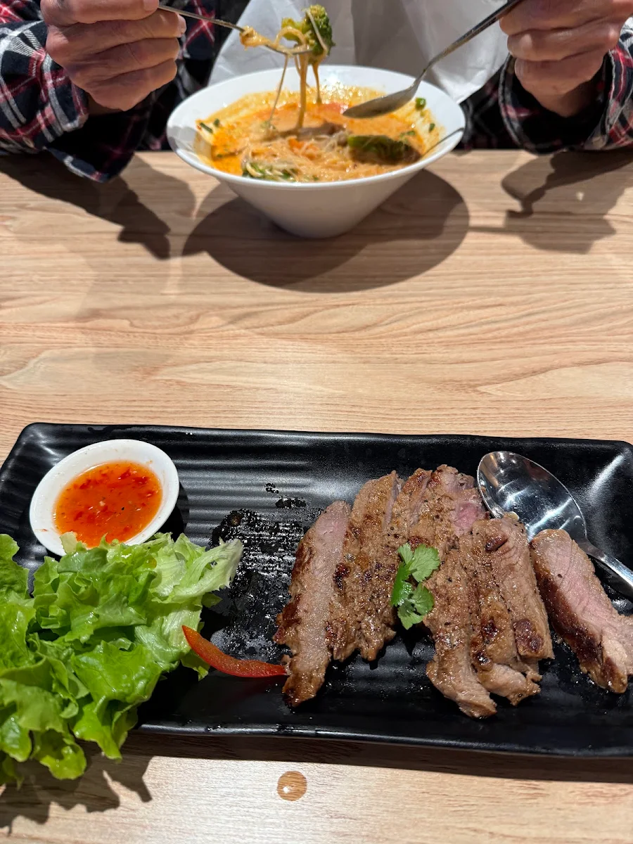 Crying Tiger, Hyde Thai restaurant