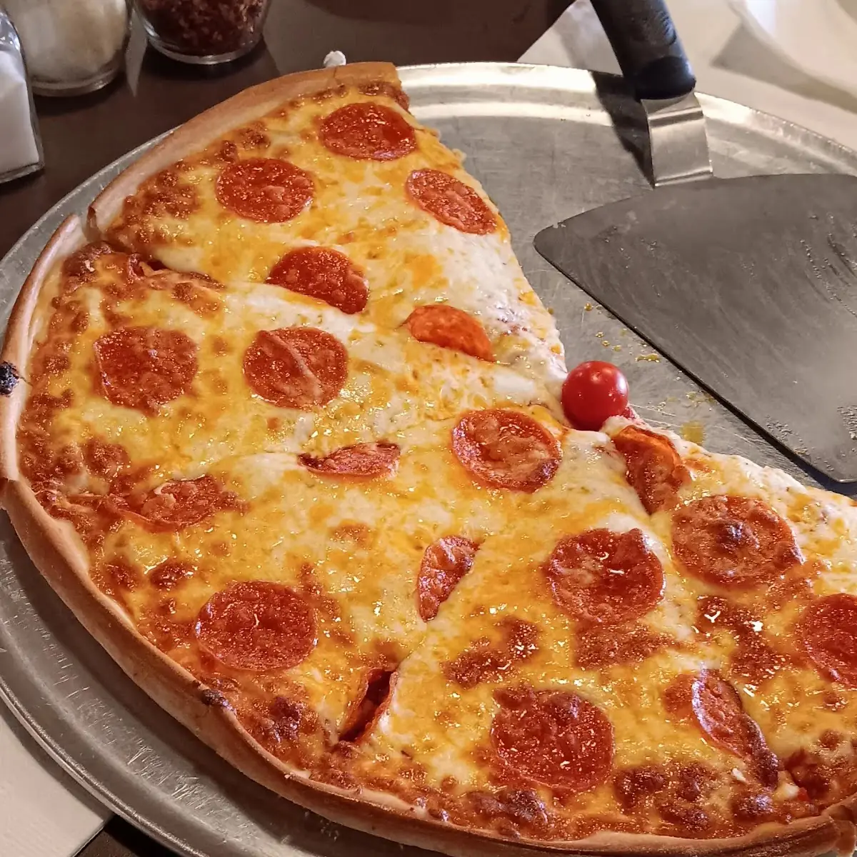 Large Pepperoni Pizza