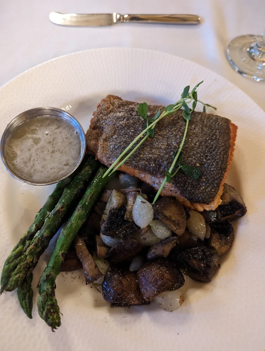 Highlights, Grant Hall Dining Room & Lounge
