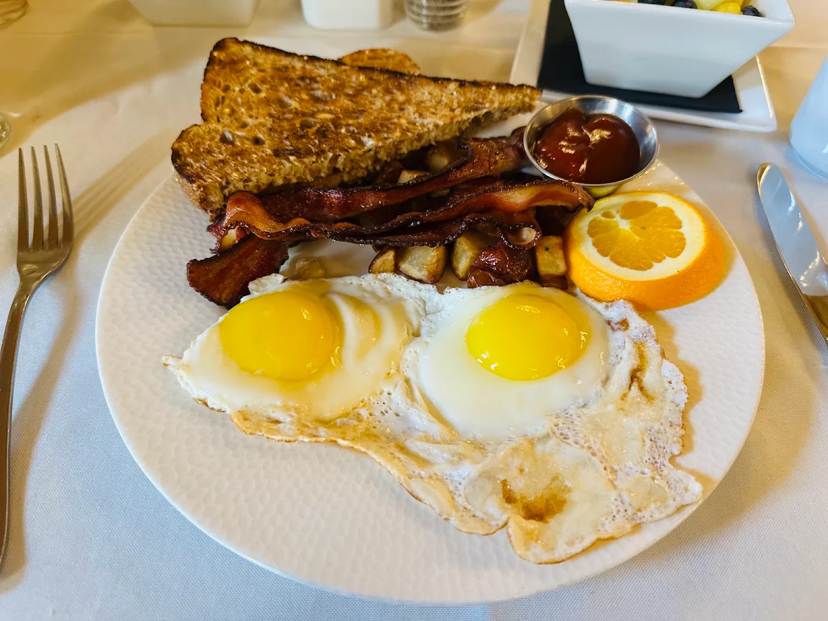 Traditional Breakfast, Grant Hall Dining Room & Lounge