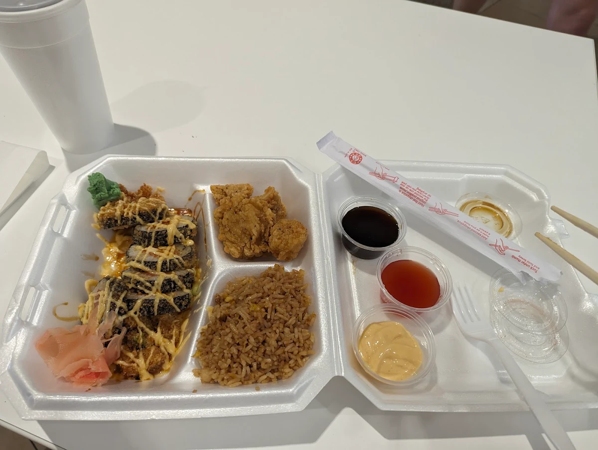 Spicy Tuna Roll Combo Plate