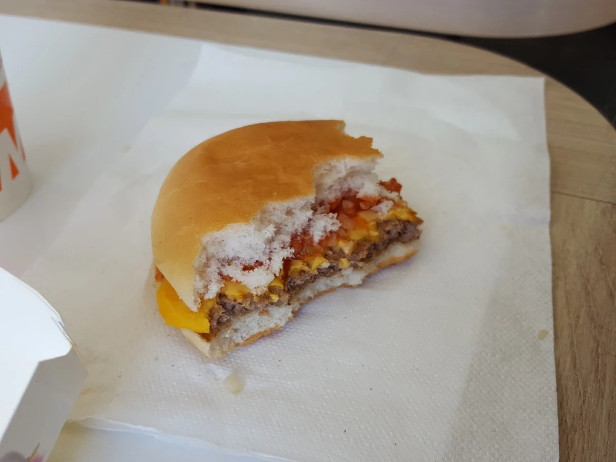 Cheeseburger, McDonald's Warriewood