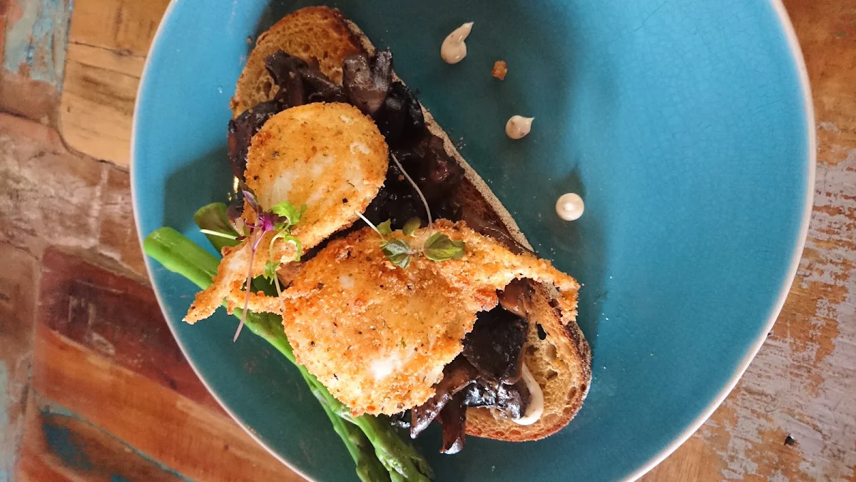 Mushroom Toast with Crispy Poached Eggs, Glaçage