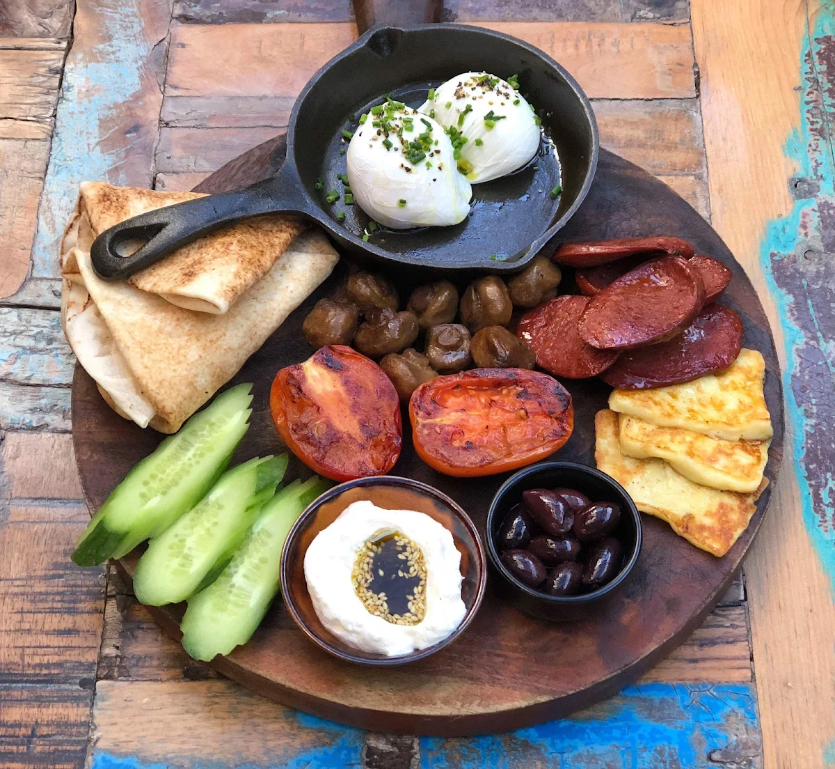 Sujuk and Egg, Glaçage
