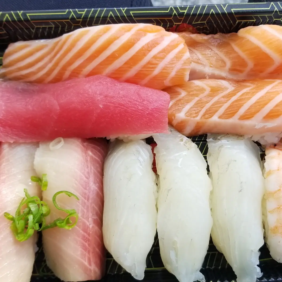 Sushi Deluxe w Soup