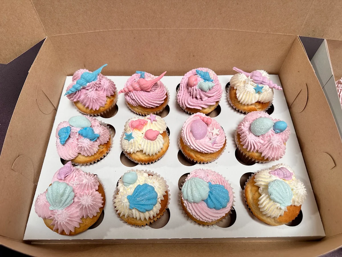 Mixed Berry Cupcakes