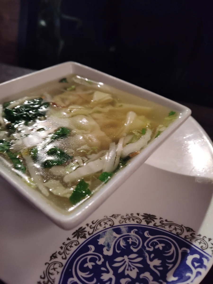 Petite soupe wonton/ small wonton soup