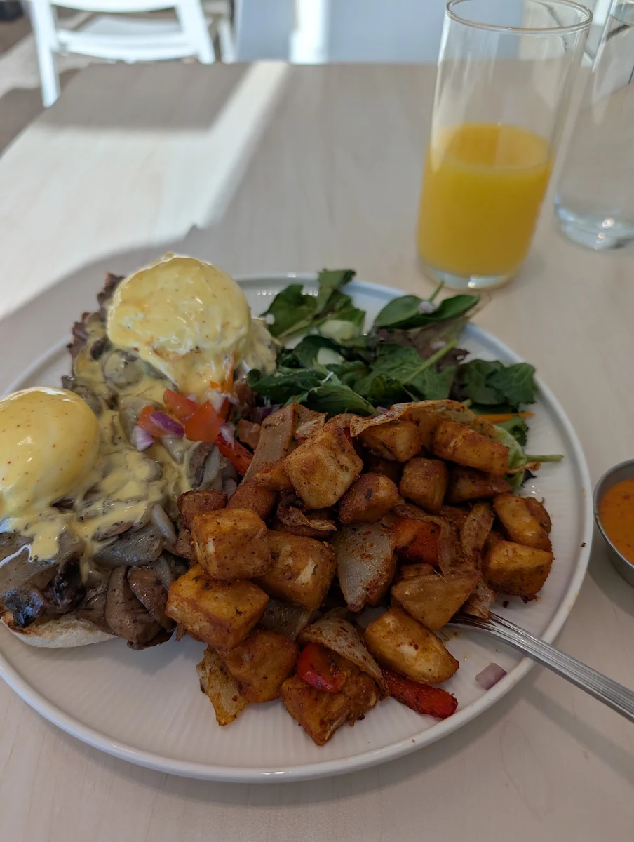 Steak Truffle Mushroom Benny, Crack'd Brunch