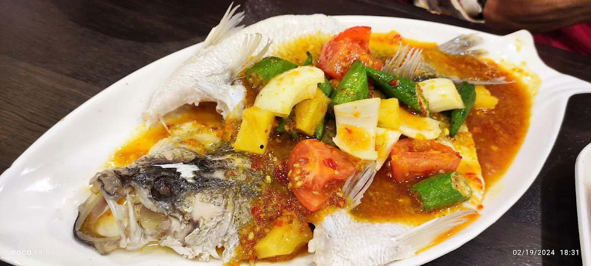 Fresh Yam w Fish Head, O'Town