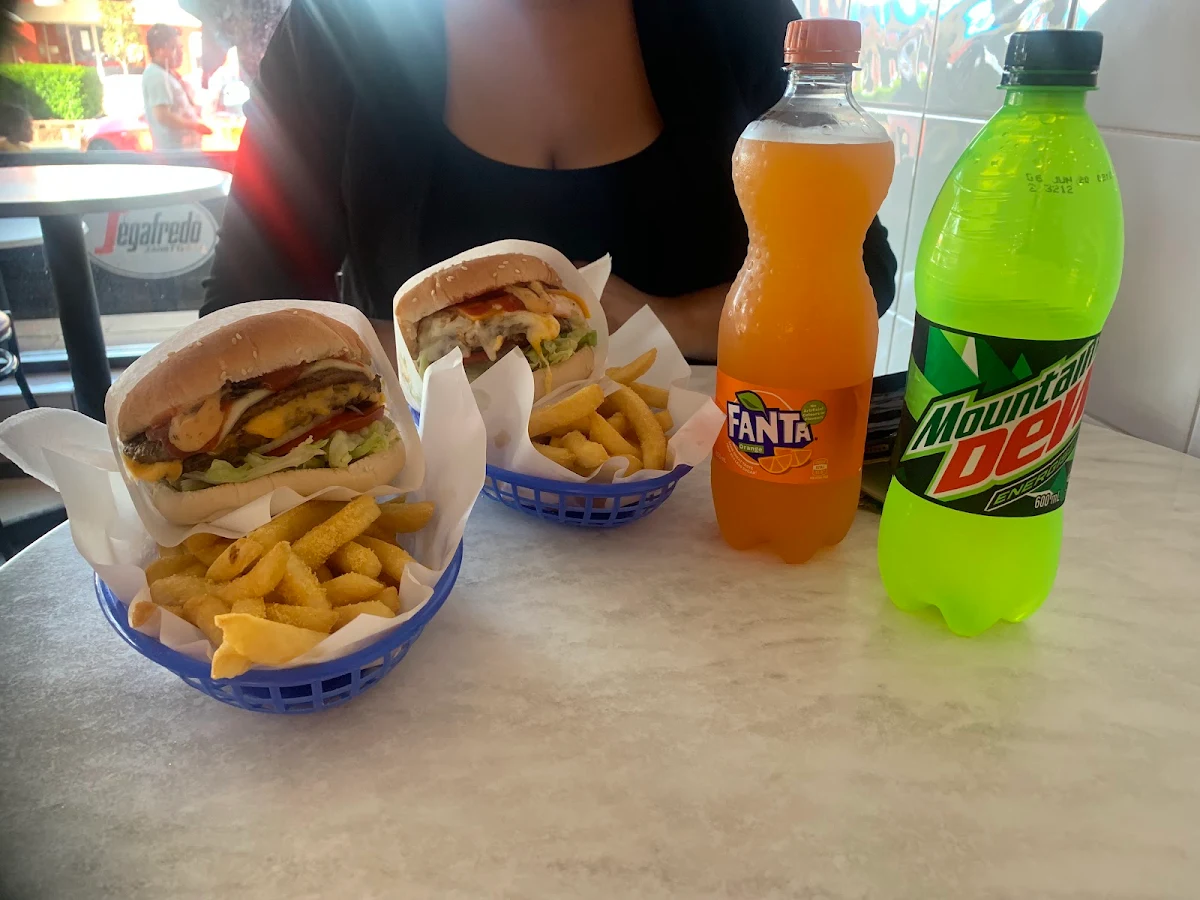 Highlights, Leon’s Grill