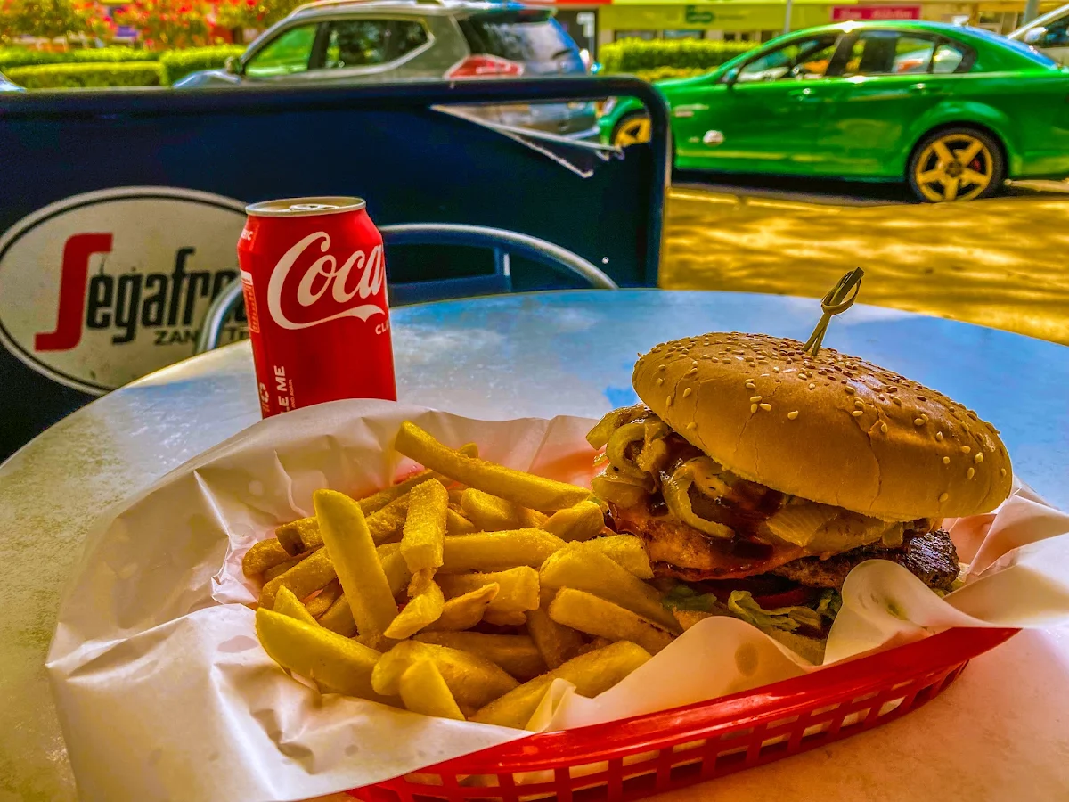 Highlights, Leon’s Grill