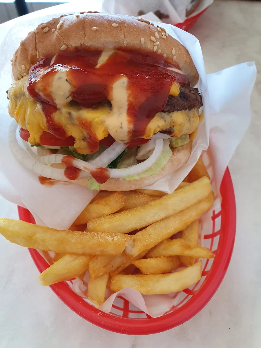 Roadhouse Burger Combo, Leon’s Grill