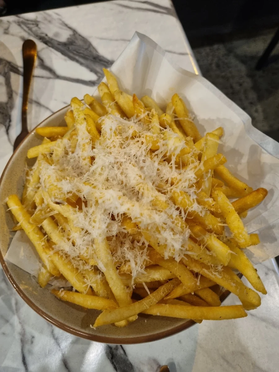 Chips, Buono Restaurant & Bar