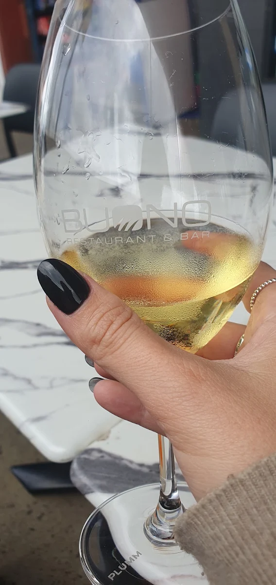 Wine, Buono Restaurant & Bar