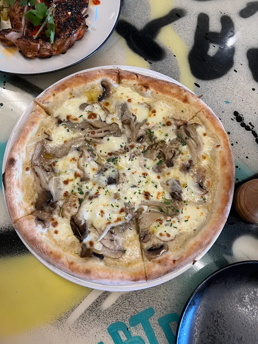 Mushroom Pizza, Bright Tank Brewing Co