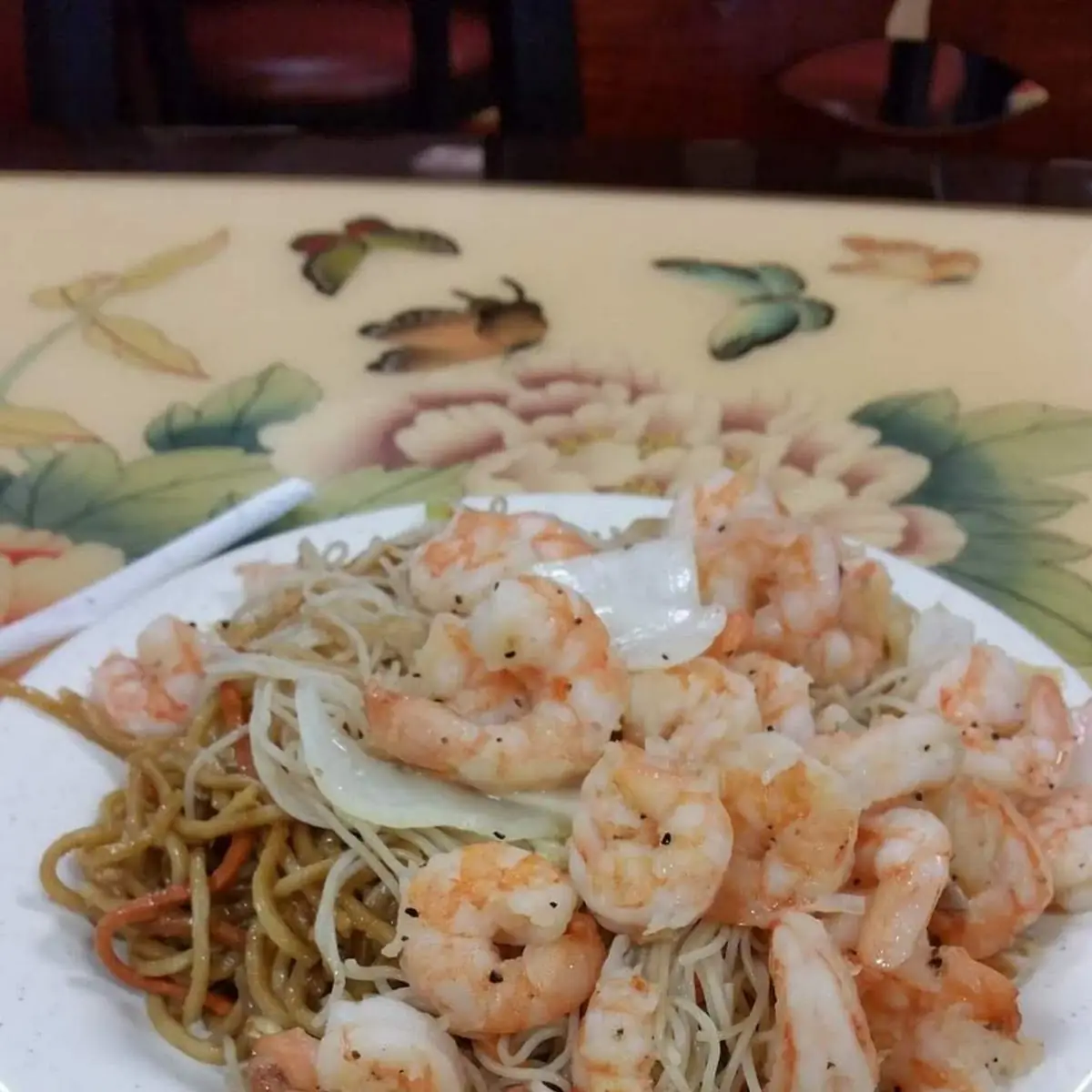 Pork lo mein or rice noodle