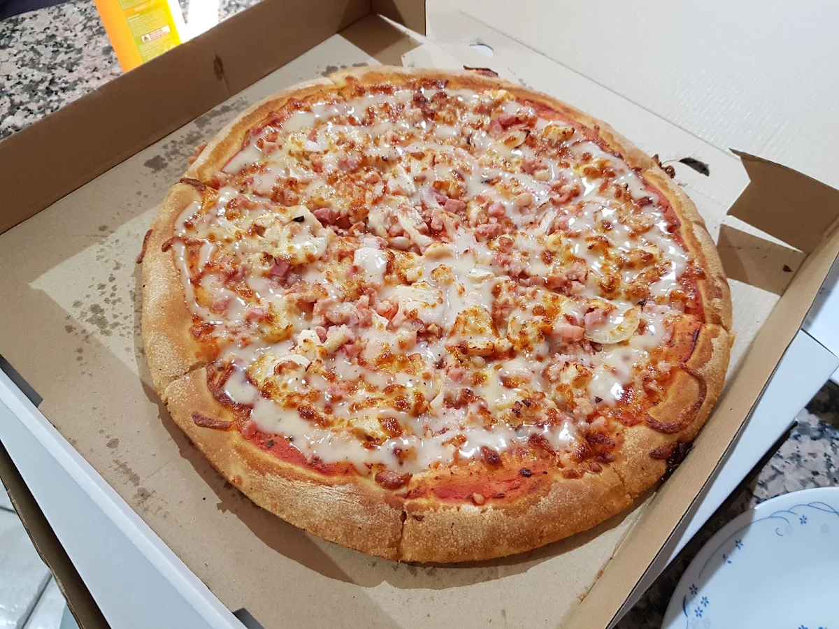 Chicken Caesar Pizza, Pizza King