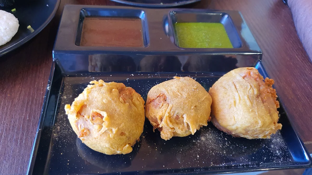 Batata Vada, Dhamaal Restaurant