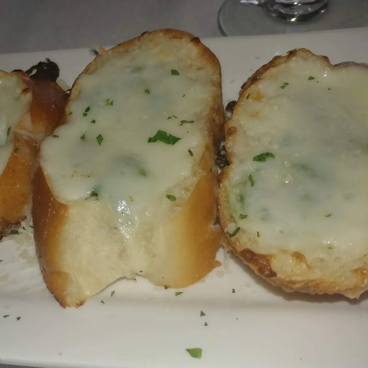 Pesto Garlic Bread with Cheese