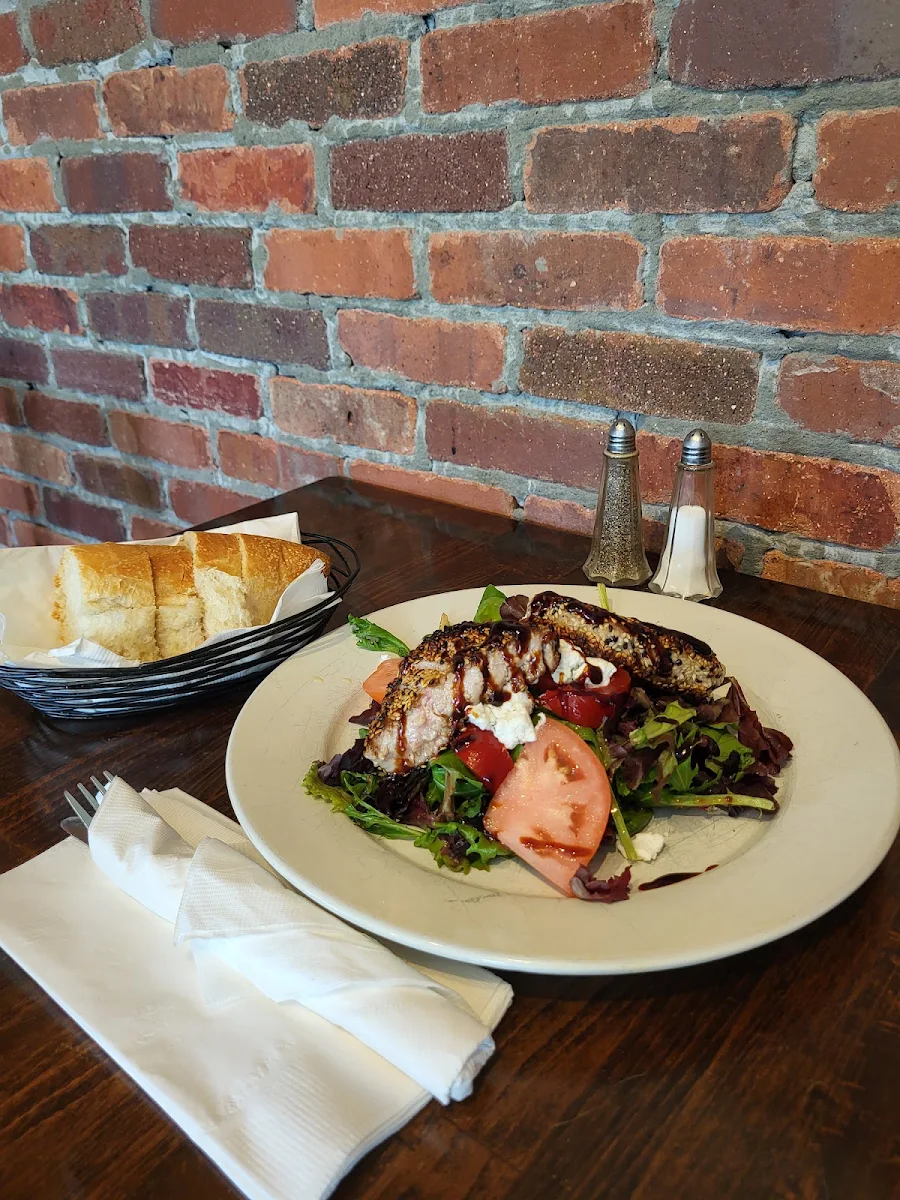 Sesame Crusted Tuna Salad