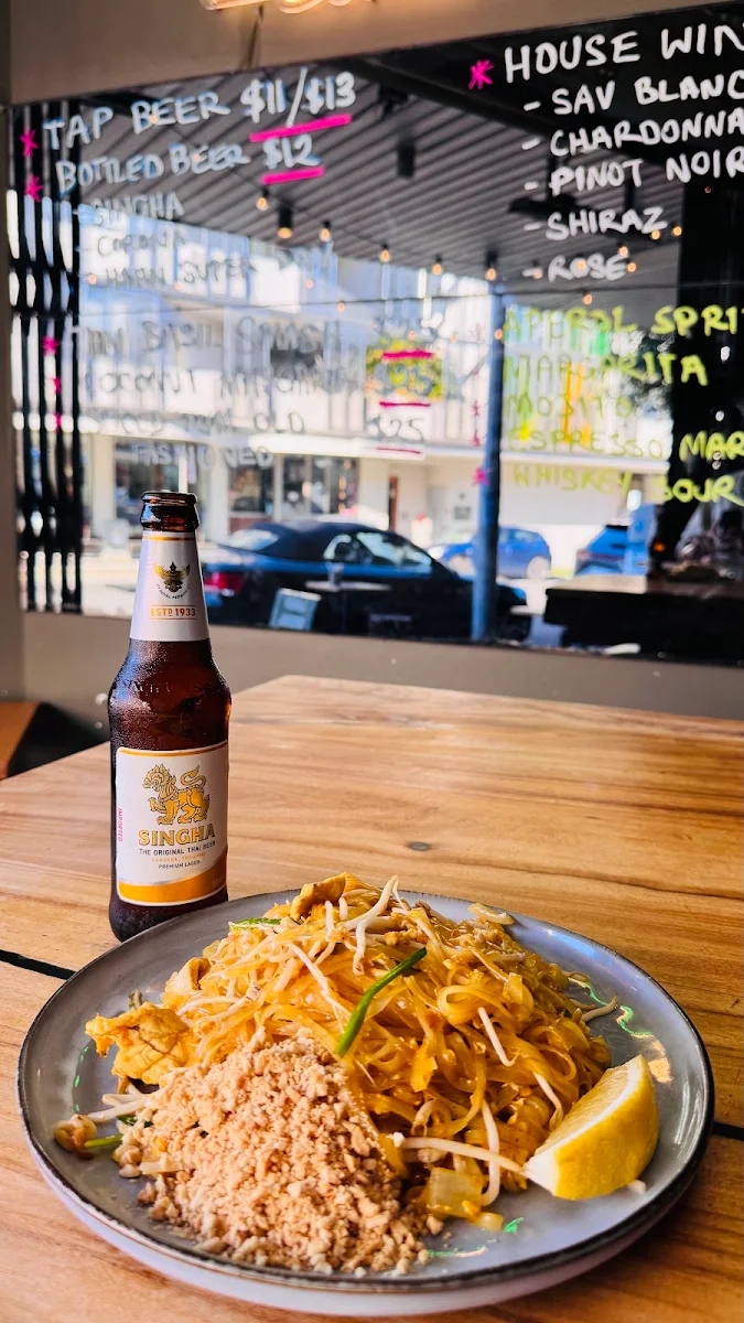 Highlights, Thai La-Ong Social