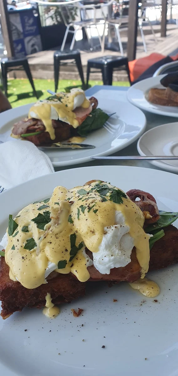 Eggs Benedict, Monty's Place