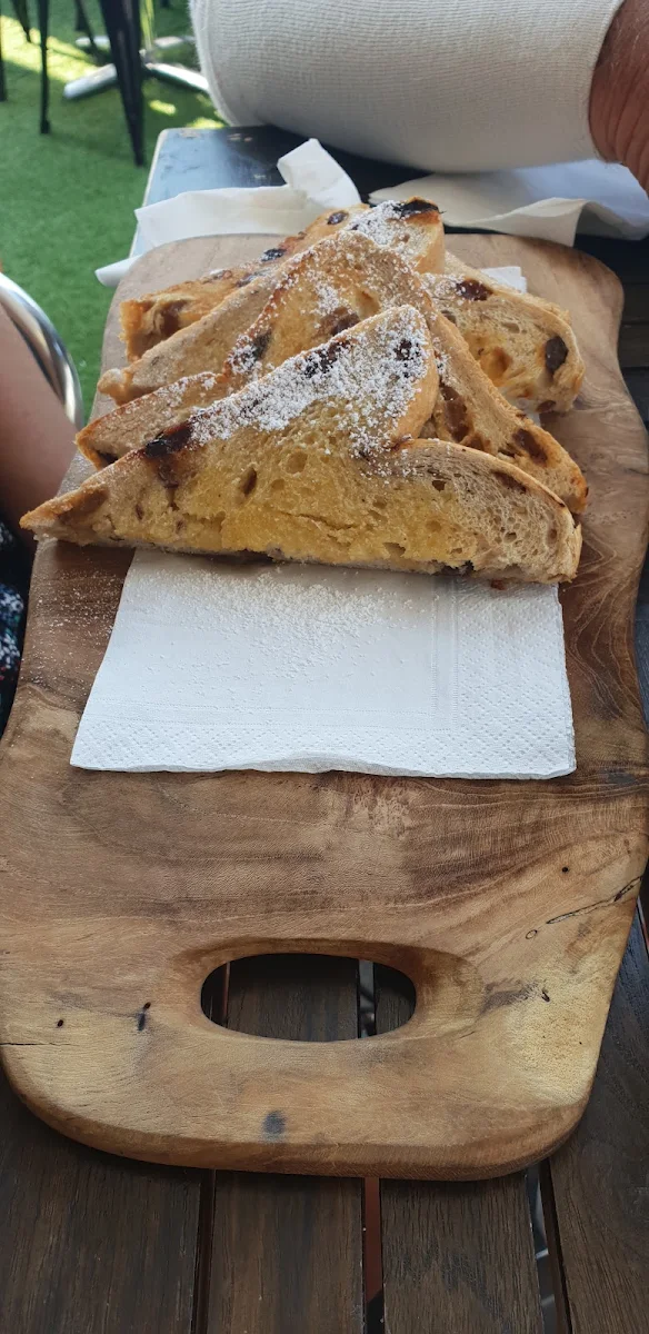 Raisin Toast, Monty's Place