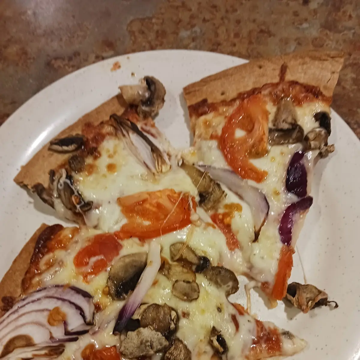 Thin Crust Tomato Mushroom Red Onion
