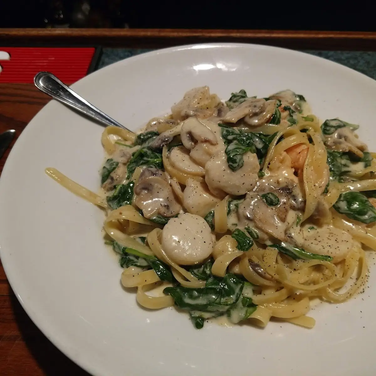 Spinach Mushroom Shrimp and Scallops